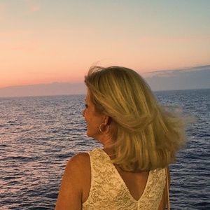 Bookmark my closet ❣️🌺🛍🌺